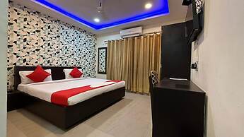 Hotel Sahu Near Kashi Vishwanath Temple Gate