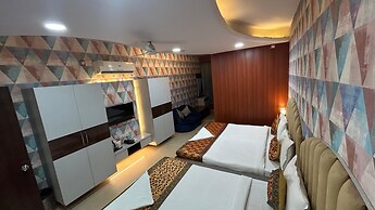 Hotel Sahu Near Kashi Vishwanath Temple Gate