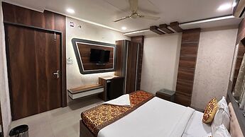 Hotel Sahu Near Kashi Vishwanath Temple Gate