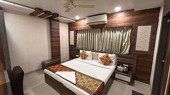 Hotel Sahu Near Kashi Vishwanath Temple Gate