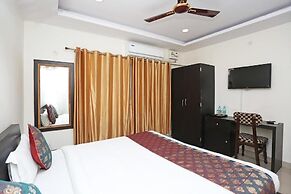 Hotel Sahu Near Kashi Vishwanath Temple Gate