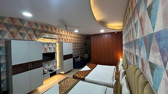 Hotel Sahu Near Kashi Vishwanath Temple Gate