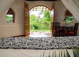 Paradise Lodge
