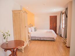 Casona 1914 Quito - Gothic Cathedral View Rooftop