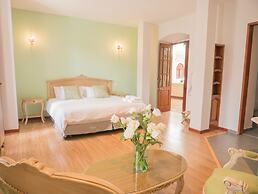 Casona 1914 Quito - Gothic Cathedral View Rooftop