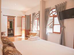 Casona 1914 Quito - Gothic Cathedral View Rooftop