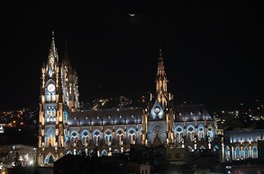 Casona 1914 Quito - Gothic Cathedral View Rooftop