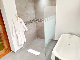 Casona 1914 Quito - Gothic Cathedral View Rooftop