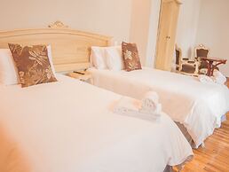 Casona 1914 Quito - Gothic Cathedral View Rooftop