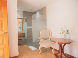 Casona 1914 Quito - Gothic Cathedral View Rooftop