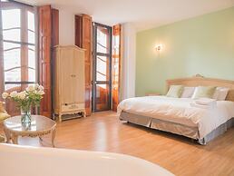 Casona 1914 Quito - Gothic Cathedral View Rooftop