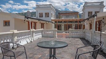 Casona 1914 Quito - Gothic Cathedral View Rooftop