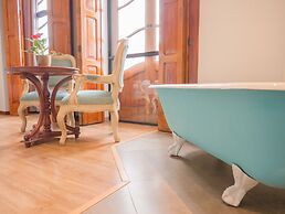 Casona 1914 Quito - Gothic Cathedral View Rooftop