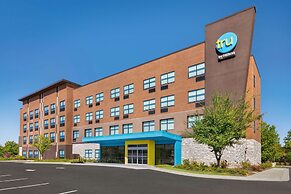 Tru by Hilton Lawrenceville Atlanta I-85 Sugarloaf