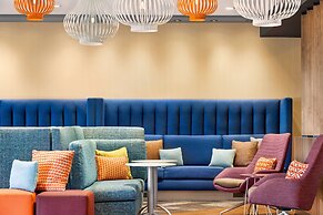 Tru by Hilton Lawrenceville Atlanta I-85 Sugarloaf