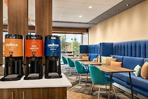 Tru by Hilton Lawrenceville Atlanta I-85 Sugarloaf