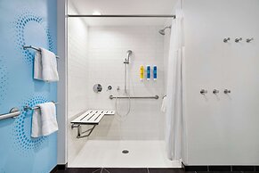 Tru by Hilton Lawrenceville Atlanta I-85 Sugarloaf