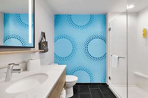 Tru by Hilton Lawrenceville Atlanta I-85 Sugarloaf