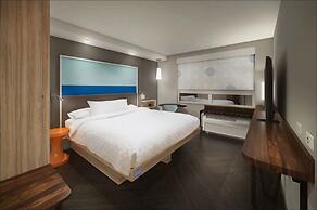 Tru by Hilton Lawrenceville Atlanta I-85 Sugarloaf