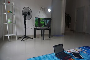 Surabaya Homey near Airport