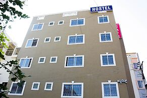 Transit Dorms - Hostel