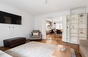 Platinum Apartment in West London 9955