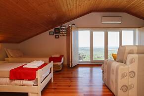 Mira Guincho house with sea view and garden