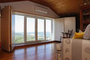 Mira Guincho house with sea view and garden