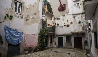 Best Terrace River view Alfama Apartment