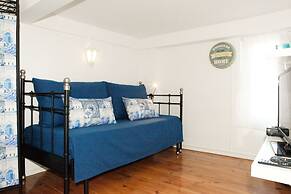 Best Terrace River view Alfama Apartment