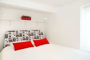 Best Terrace River view Alfama Apartment