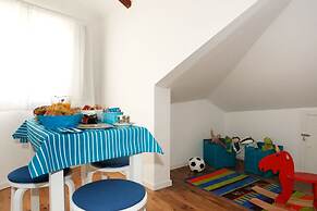 Best Terrace River view Alfama Apartment