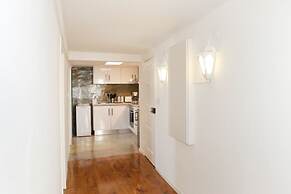 Best Terrace River view Alfama Apartment