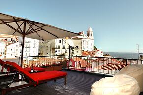 Best Terrace River view Alfama Apartment