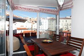 Best Terrace River view Alfama Apartment