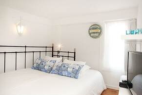 Best Terrace River view Alfama Apartment