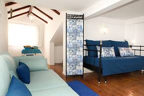 Best Terrace River view Alfama Apartment