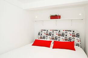 Best Terrace River view Alfama Apartment