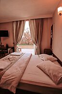 Godence Hotel Restoran