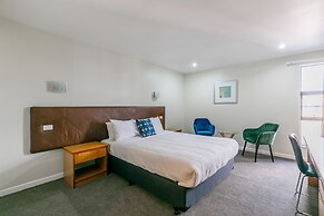 Boulevard Hotel