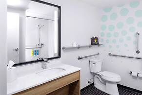 Tru by Hilton Gilbert