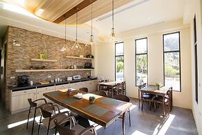 Hu An-The Lakeside House