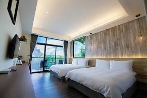 Hu An-The Lakeside House