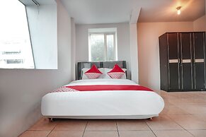 OYO 208 G House