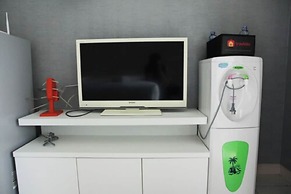 Modern and Comfortable Studio Apartment Springlake Summarecon near Sum