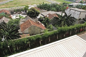 Modern and Comfortable Studio Apartment Springlake Summarecon near Sum