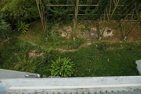 Luxurious 1BR At Dago Suites Apartment