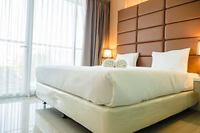 Luxurious 1BR At Dago Suites Apartment