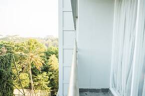 Luxurious 1BR At Dago Suites Apartment