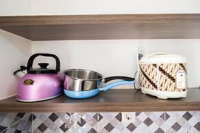 Simple & Cozy 1BR @ Bassura Apartment Near to Bassura City Mall